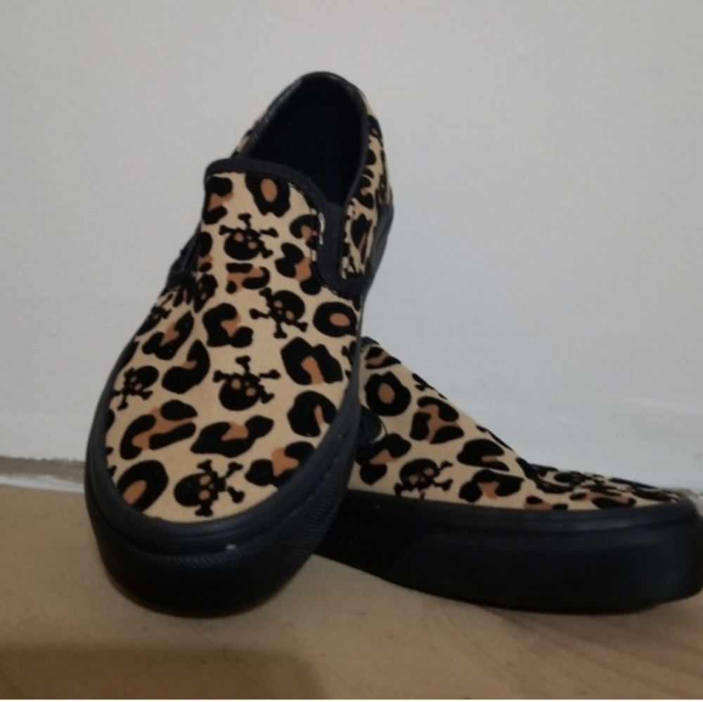 NEW! Vans Animal Print Slip-On Sneakers - Picture 3 of 5